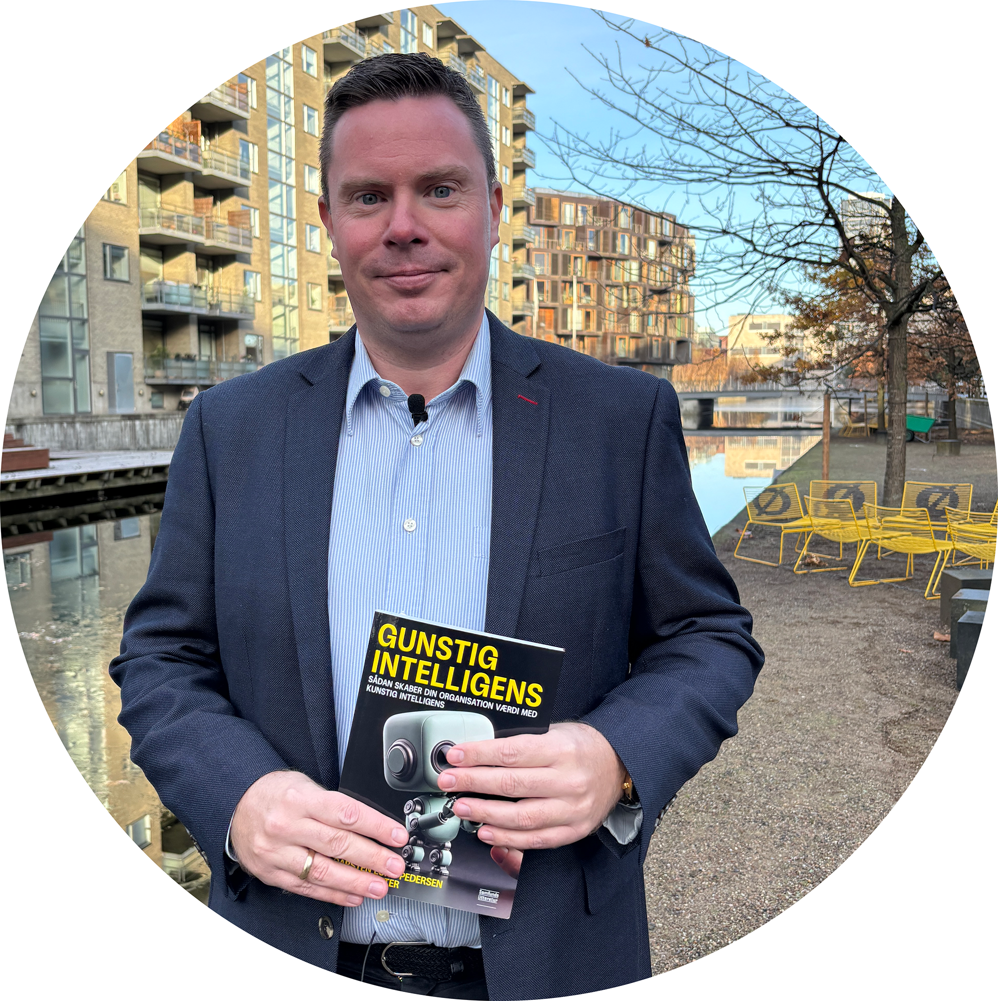 Lektor med bog